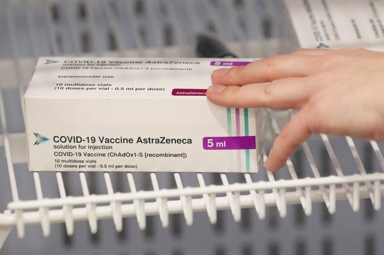 España pospone la vacunación con AstraZeneca a mayores de 55 años