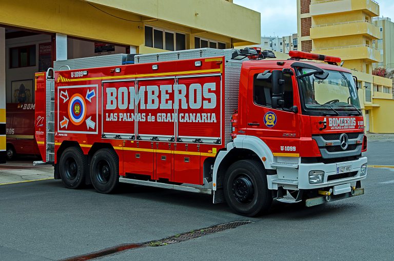 Sofocado un incendio en una nave industrial de Agüimes en Gran Canaria