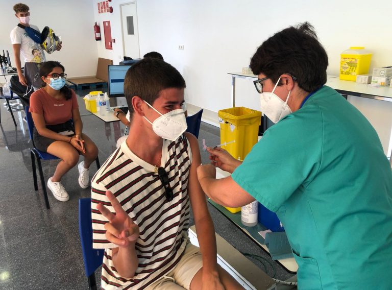 La vacunación de jóvenes de 12 a 19 años en Canarias se sitúa en un 6%