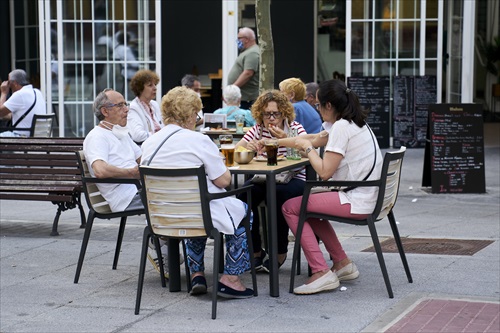 La hostelería tira de la contratación en junio con empleos temporales