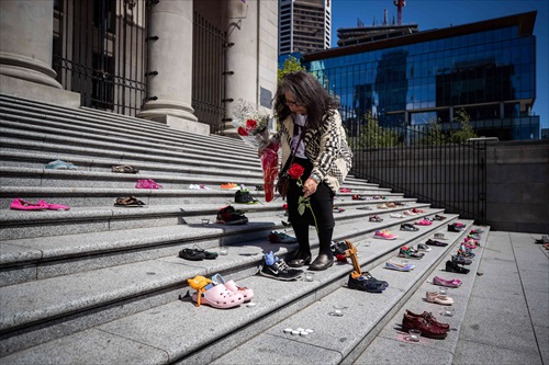 Encuentran 160 tumbas de niños indígenas en Canadá