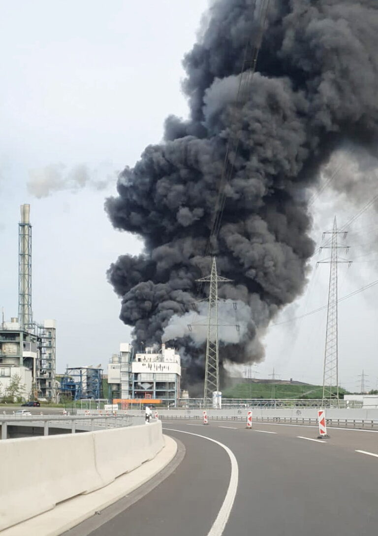 Un muerto, una treintena de heridos y cuatro desaparecidos tras una explosión en una planta química de Alemania