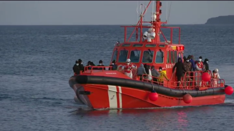 Rescatan otra neumática en Fuerteventura con 46 inmigrantes a bordo