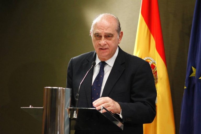 El juez procesa al exministro del Interior Jorge Fernández Díaz y deja fuera a María Dolores de Cospedal