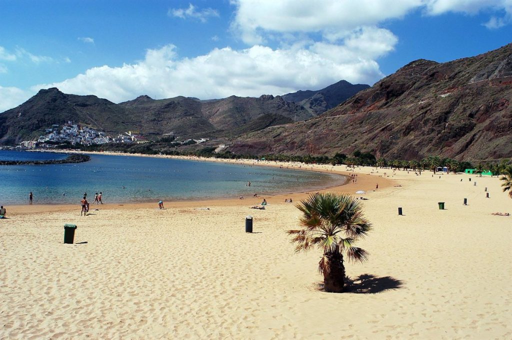La Policía investiga la agresión a una menor en la Playa de las Teresitas