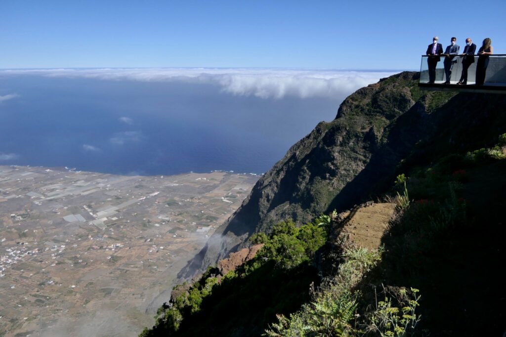 Turismo entrega al Cabildo de El Hierro el Mirador de Jinama