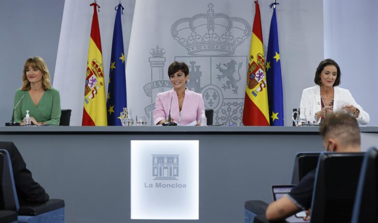 El Gobierno reparte más de mil millones a las comunidades para la educación