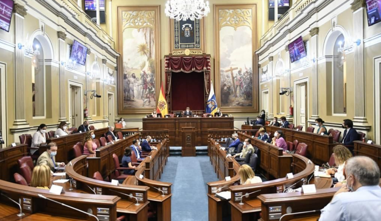 El Parlamento debate el decreto sobre subvención del IBI a establecimientos turísticos