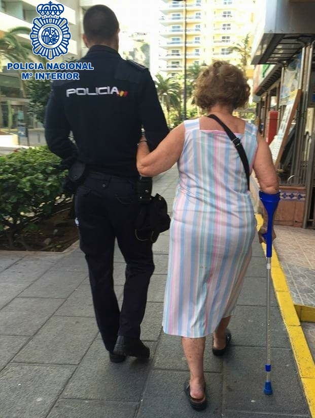 Una agente de la Policía Nacional, libre de servicio, detiene a un hombre por un delito de robo con violencia
