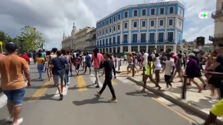 Díaz-Canel llama a salir a las calles para defender la revolución en respuesta a las protestas