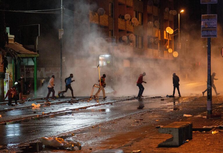 La UE lamenta las muertes en las protestas en Sudáfrica