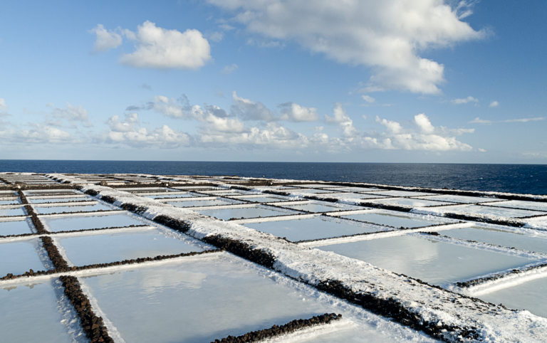Las Salinas de Fuencaliente, contraste de colores en el sur de La Palma