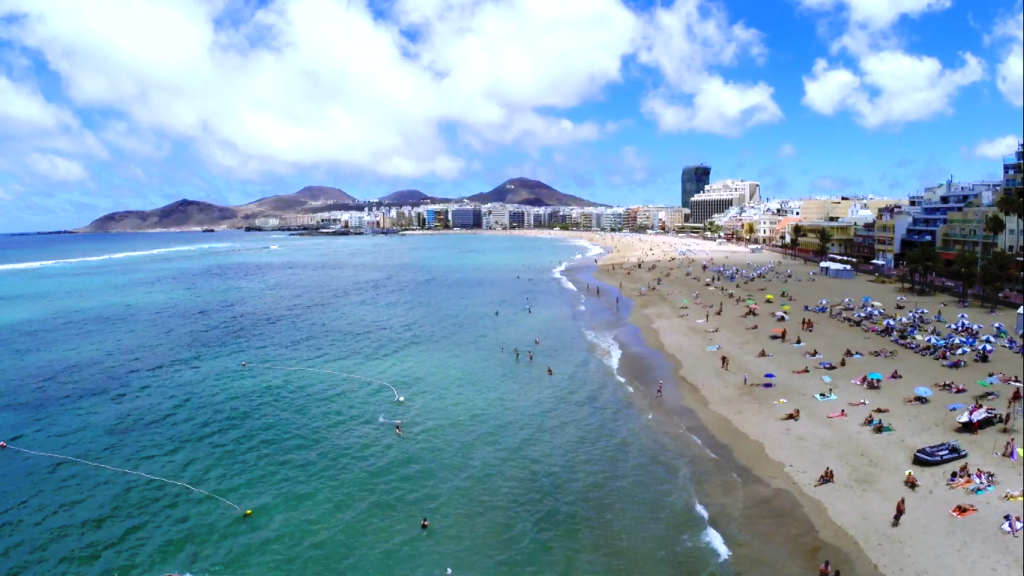 Reabren al baño la zona de La Puntilla de la playa de Las Canteras