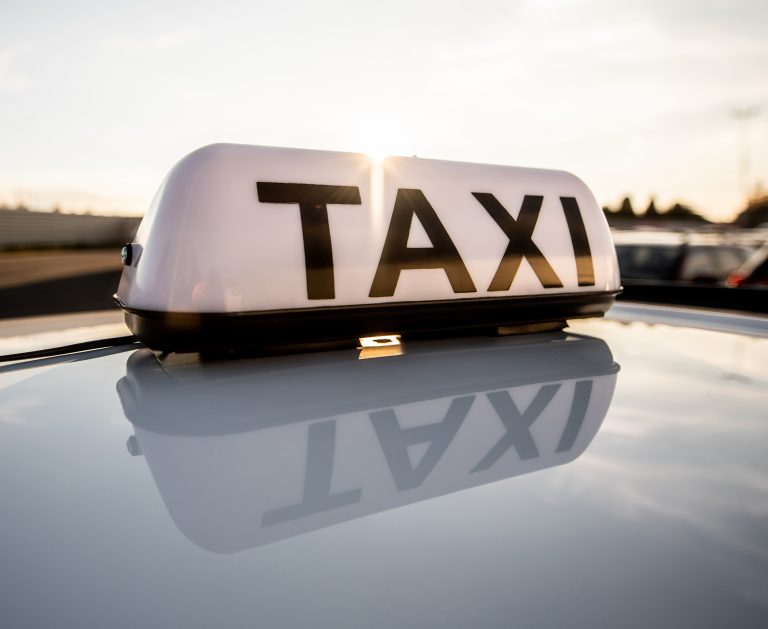 Sancionan al taxista que atropelló a una mujer en La Laguna, Tenerife