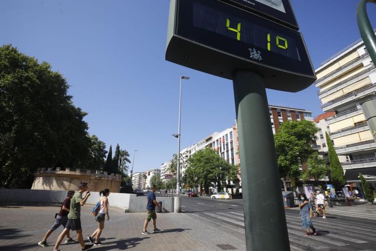 Alerta naranja en once comunidades por altas temperaturas