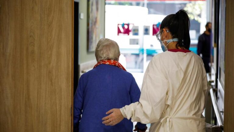 1.753 dependientes en espera de ayuda murieron en Canarias en siete meses