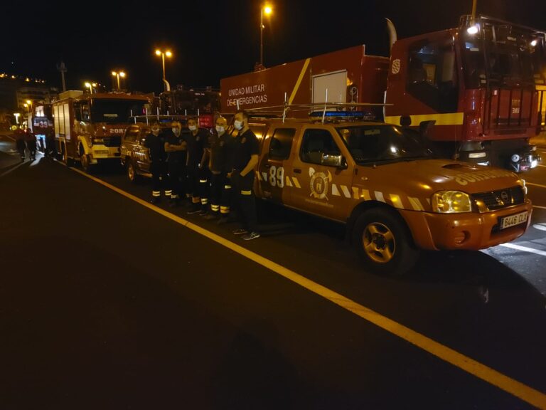 UME y de bomberos de Tenerife comienzan a replegarse tras actuar en el fuego de La Palma