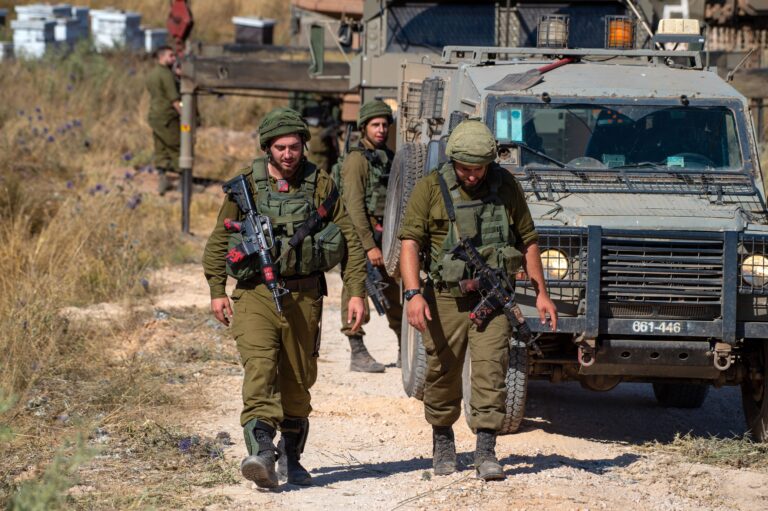 Israel ataca posiciones en Líbano tras el lanzamiento de diez proyectiles por parte de Hezbolá