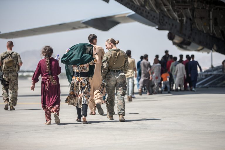 Los talibanes prometen que habrá vuelos comerciales en Kabul a partir del 31 de agosto