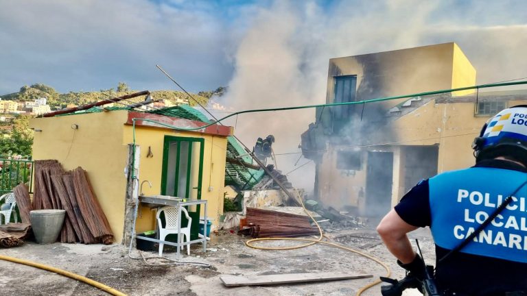 Explosión y derrumbe de una casa en La Laguna en Tenerife