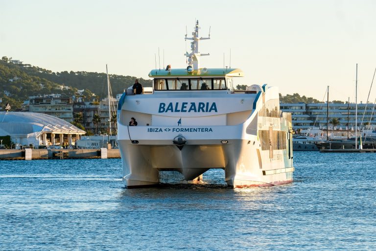 Muere decapitado un hombre en Ibiza tras ser arrollado su barco por un ferry