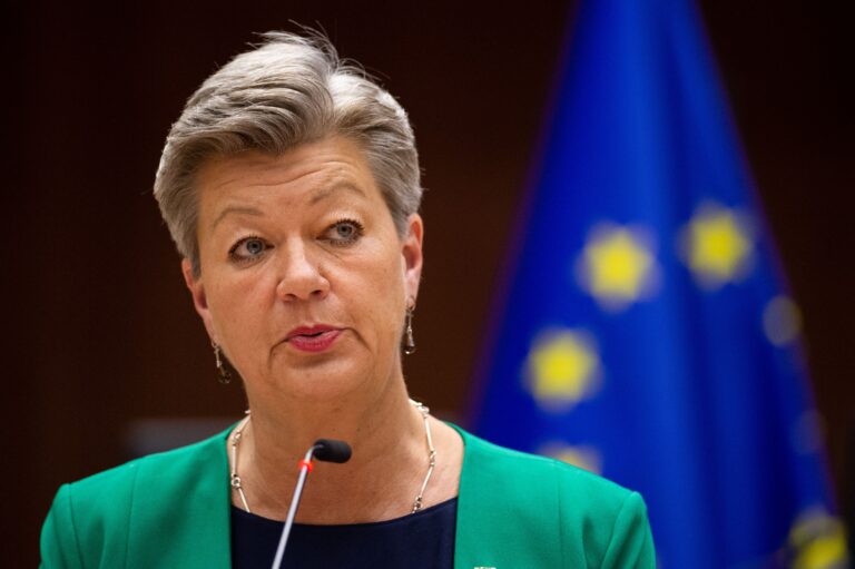 Bruselas pide actuar rápido para evitar una crisis humanitaria y migratoria en Afganistán