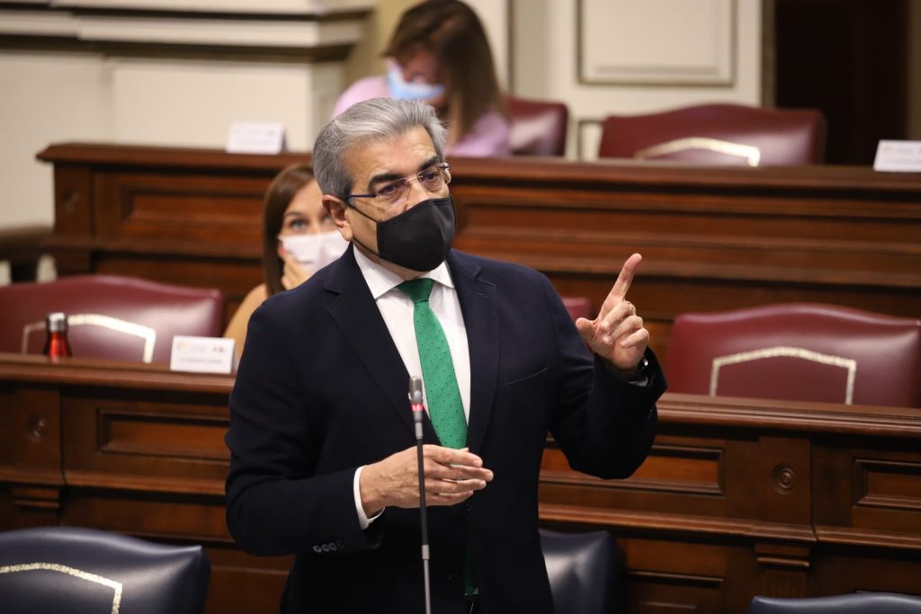 Canarias ahorrará 80 millones de euros en intereses tras refinanciar su deuda