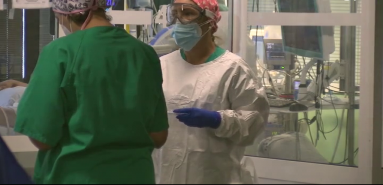 La mitad de los sanitarios contagiados padecen covid persistente
