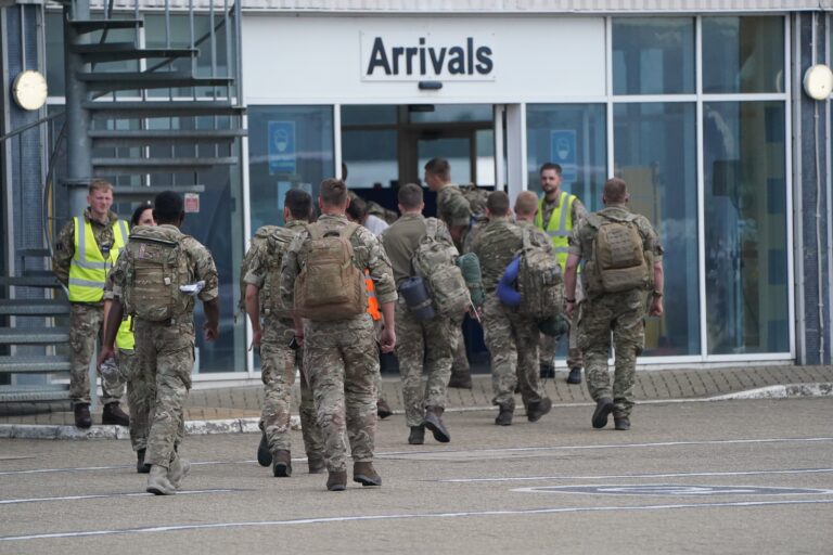 El Pentágono avisa de que la amenaza contra el aeropuerto de Kabul es «real» y «aún está activa»