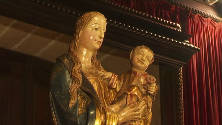 La Virgen del Pino luce sin manto para apreciar la sencillez de la talla