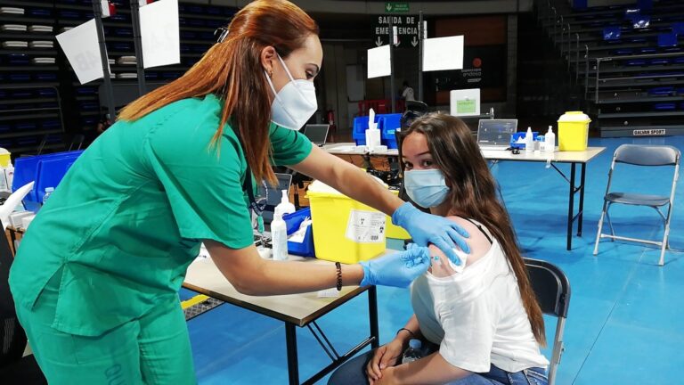Canarias ha administrado ya más de cuatro millones de dosis contra la COVID-19
