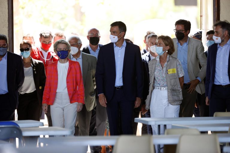 Sánchez, Von der Leyen y Michel visitan el centro de acogida en Torrejón