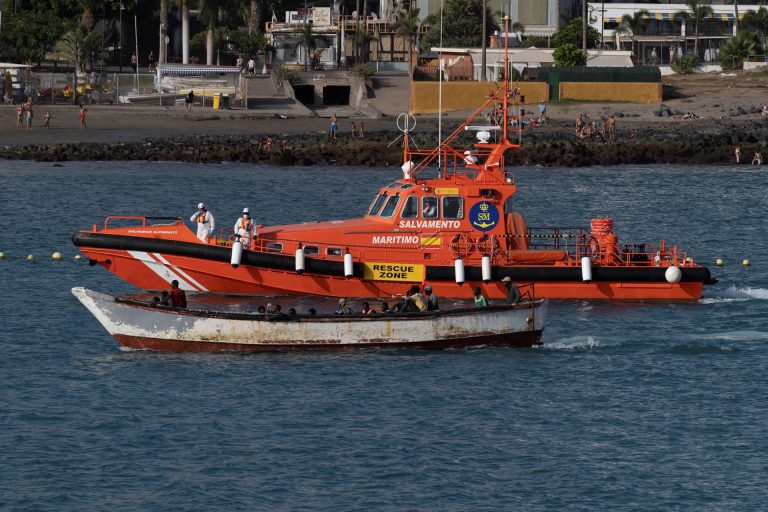 Llega a La Gomera una embarcación con 104 personas, entre ellos cinco niños