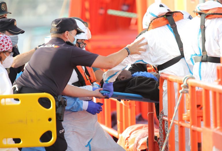 Cinco fallecidos entre los migrantes rescatados a 270 millas de El Hierro