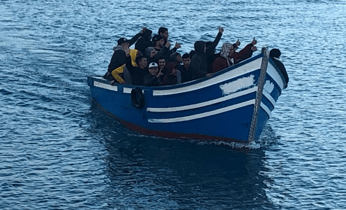 Llegan dos pateras por sus propios medios a Lanzarote con al menos 43 migrantes