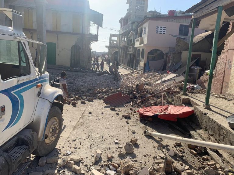 Asciende a 2.207 la cifra de muertos por el terremoto de Haití