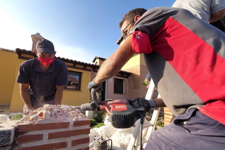 El paro bajó en 19.844 personas en Canarias durante agosto
