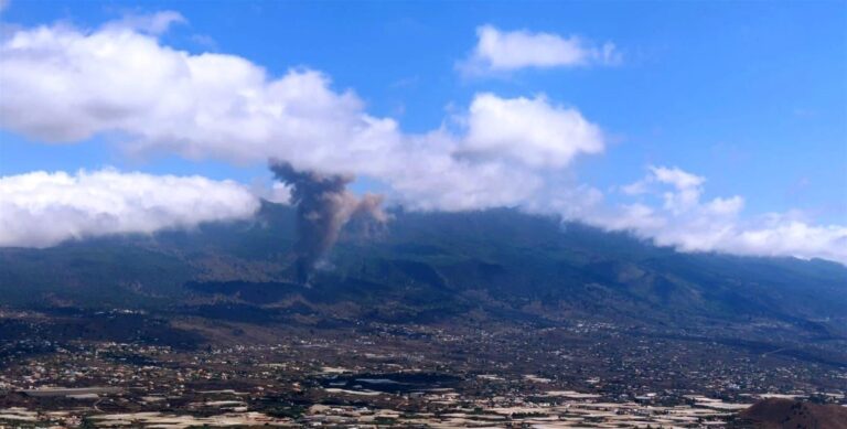 Enaire activa protocolo de cenizas volcánicas sin que haya zonas de exclusión