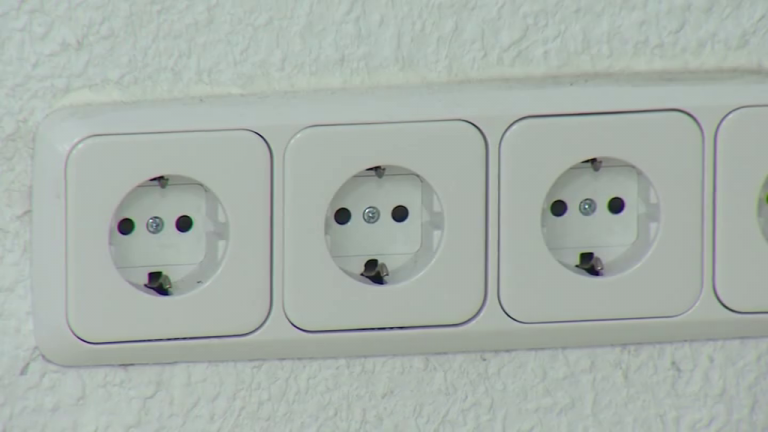 El precio de la luz da un respiro y baja casi un 12 por ciento