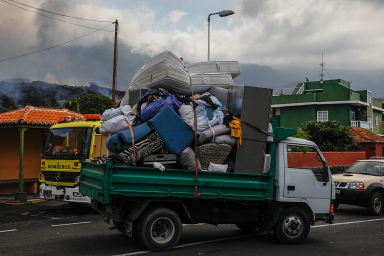 Más de mil afectados por el volcán ya están registrados en la oficina de atención a los ciudadanos