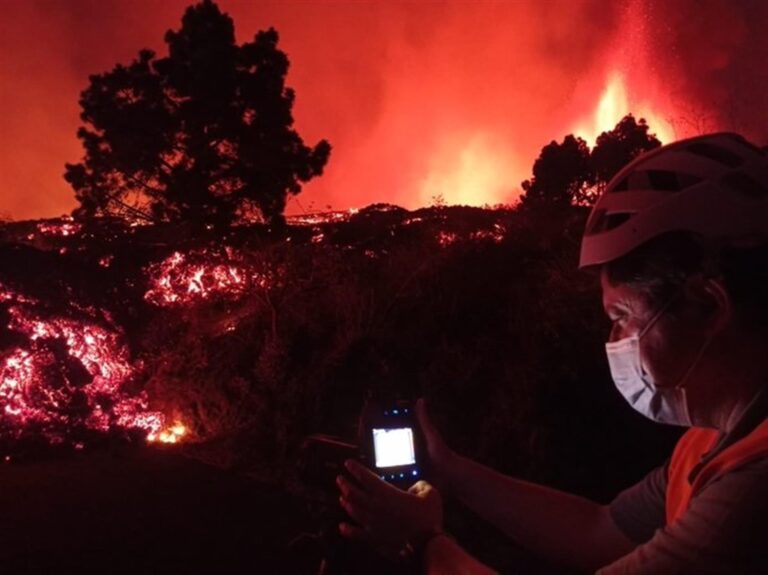 Especialista en erupciones dice que impresiona ver desaparecer las casas