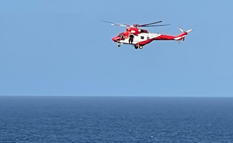Hallan en la Playa del Hombre el cadáver de una mujer a la que se buscaba
