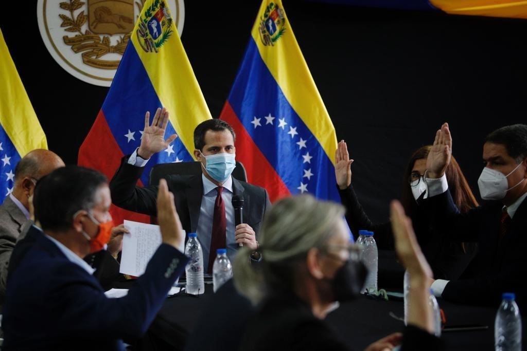 Contra Juan Guaidó