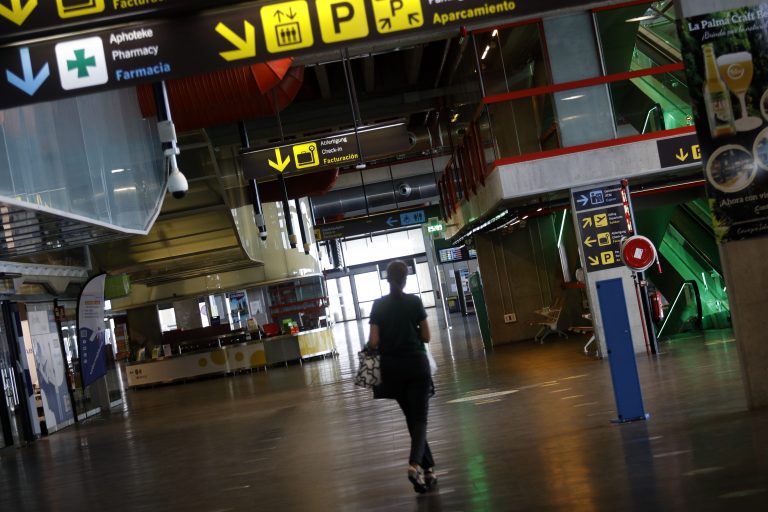 Los aeropuertos de Canarias continúan operativos