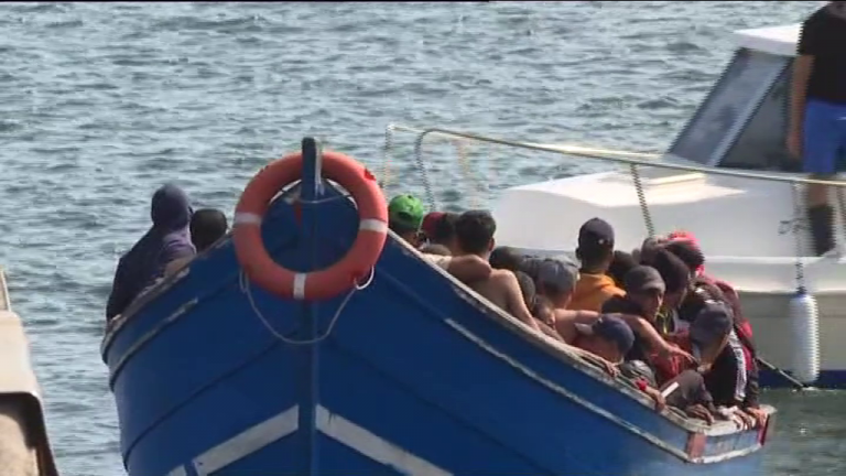 La llegada de migrantes a Canarias se reduce un 4% tras caer a la mitad desde octubre