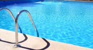 Un hombre en estado grave tras sufrir un ahogamiento en una piscina de Adeje