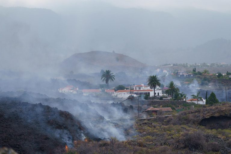 Vecinos de Todoque regresan a sus casas a recoger pertenencias
