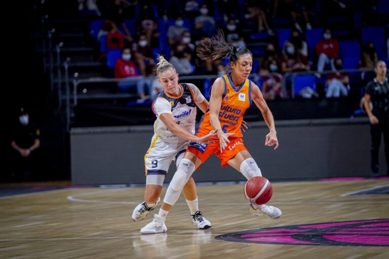 El Valencia Basket logra su primera Supercopa Endesa (81-63)