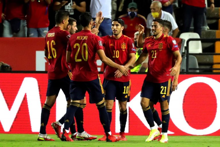 España encuentra la contundencia ante Georgia (4-0)