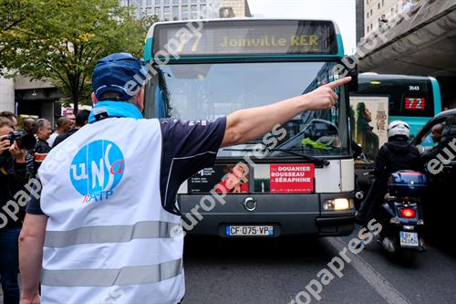 Una mujer se olvida un bolso con 40000 euros en un transporte público